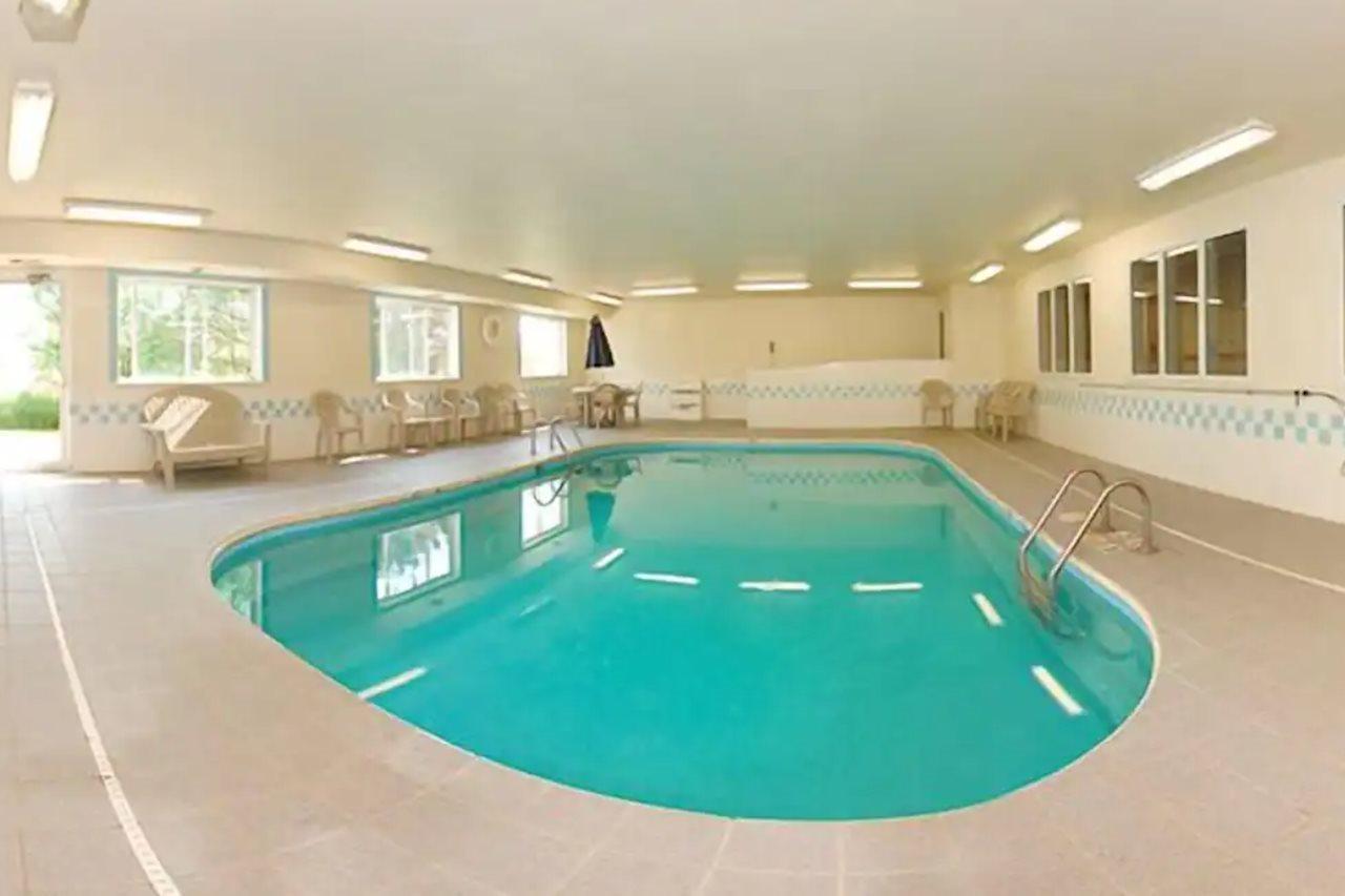 Quality Inn & Suites Sturgeon Bay Kültér fotó